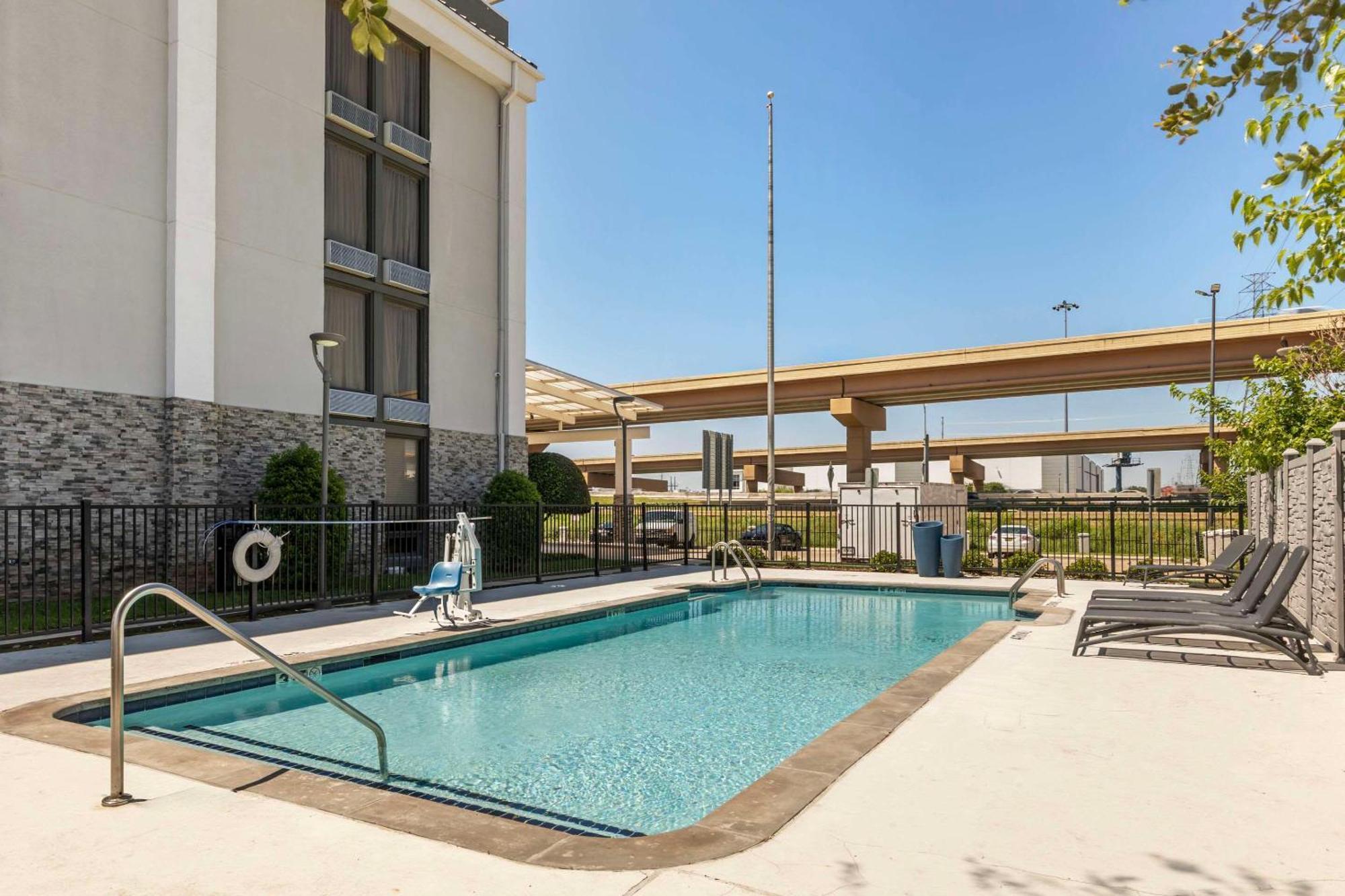 Comfort Inn Dallas North Love Field Airport Екстериор снимка